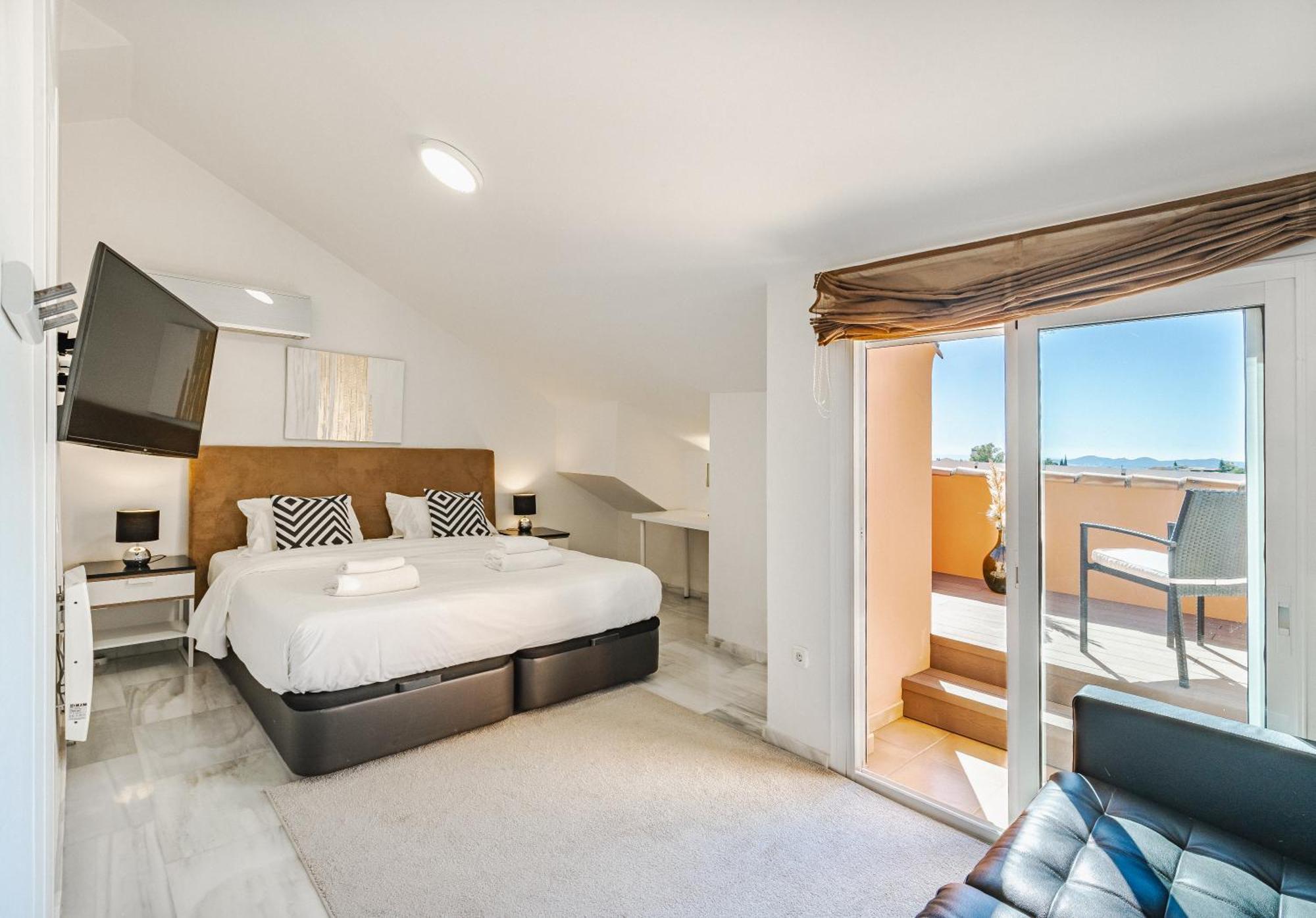 Private Luxurious Hillside Villa With Pool & Sea Views For 8 To 10 Ppl Fuengirola Kültér fotó